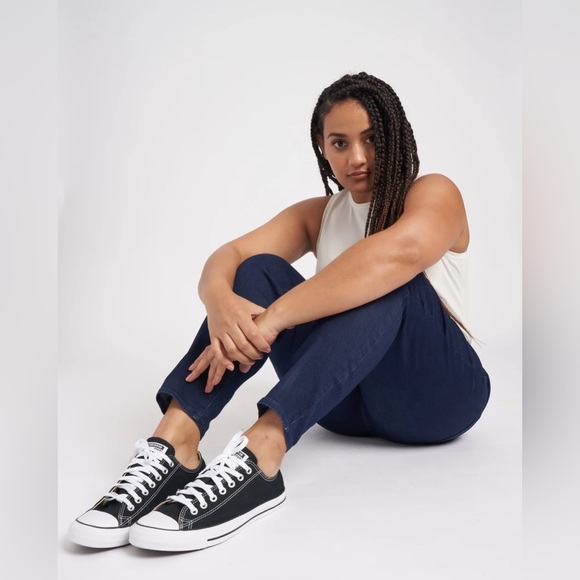 Universal Standard | Comfort Denim Plus Size XL/26/28 Dark Wash Classic Fall - Picture 2 of 16